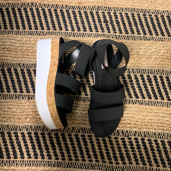 Shoes - Steve Madden platform sandals